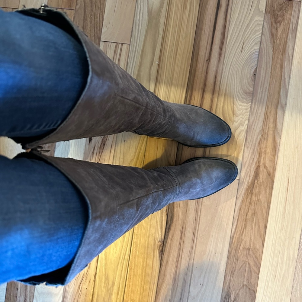 Distressed, sueded Born Fannar gray/brown boots. Gently used.